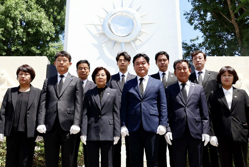더불어민주당 안성지역위원회 지방선거 당선인 현충탑 참배